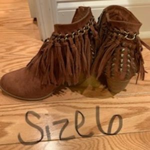 Shoes Size 6 Only worn twice